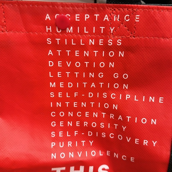 NEW LULULEMON REUSABLE THIS IS YOGA TOTE BAG WITH BLACK HANDLES AND SNAP CLOSURE - Picture 3 of 10